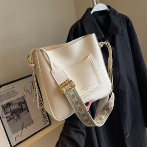 Sac rétro et sophistiqué pour femmes, nouveau sac bandoulière tendance au design unique, sac seau pour les femmes élégantes - Product Image 6