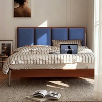 Lit double en chêne massif de style vintage, inspiré du Bauhaus, avec tête de lit ultra-fine rembourrée, style rétro français, style médiéval