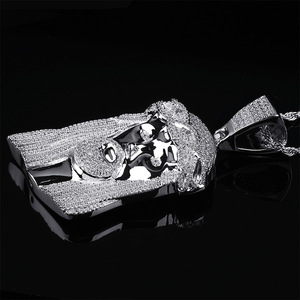 Collar con Colgante de Cabeza de Jesús con Diamantes, Diseño Único y Elegante, Joyería para Hombre, Venta al Por Mayor - Product Image 4