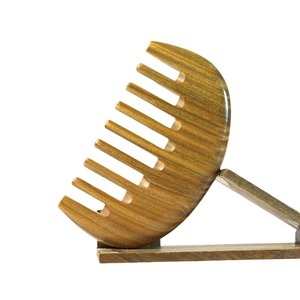 Peine de madera de sándalo para masaje del cuero cabelludo, cepillo de pelo de dientes grandes de 10-15 cm para la población en general - Product Image 5