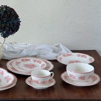 Service de vaisselle rétro en céramique à motif floral rose vintage européen avec design en forme de fleur pour événement de mariage