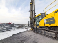 Epiroc SmartROC D65 Foreuse DTH intégrée sur chenilles pour trous de dynamitage en roche, profondeur 56m, pour l'exploitation minière aurifère