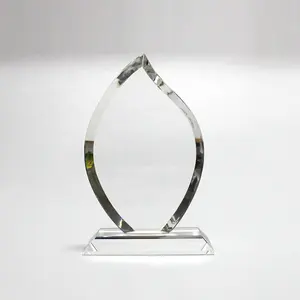 חדש עיצוב Wholesales עגול להבה ריק k9 אופטי זכוכית קריסטל אמנות 3d מותאם אישית לייזר מתנות לחתונה מזכרת מתנה