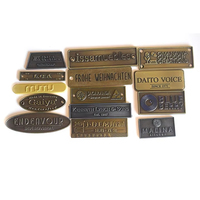 Personnalisé Antique Laiton Métal En Relief Logo Alphabet Cube Lettres Étiquette En Vrac pour La Fabrication De Bijoux