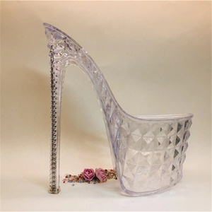 Producción de Zapatos de Tacón Alto Transparentes de 20 cm con Diseño de Remaches en la Suela, Estilo Moderno para Escenario - Product Image 4