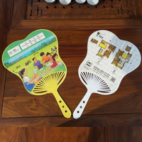 Éventail publicitaire personnalisé en plastique PP, forme banane, avec impression de logo, texte et code QR, idéal comme cadeau promotionnel pas cher