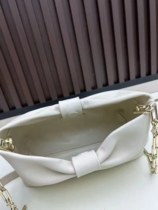 Bolso de piel de vacuno de primera calidad, suave, con forma de nube, en color blanco leche, con cadena, de moda, de alta calidad, tipo bandolera para mujer. - Product Image 5