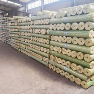 Rollo de Malla de Alambre Soldada Recubierta de PVC Verde de Estética Industrial para Diseño de Escenarios Cinematográficos y Soporte de Telón de Fondo para Escenarios Teatrales - Product Image 2