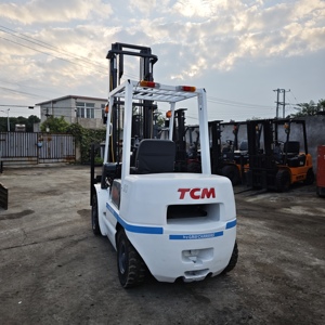 Montacargas Diésel TCM de 3 Toneladas Multiusos con Motor ISUZU, Alturas de Elevación de 3m/4m/4.5m/5m/6m, Modelo 2022-2023 para Industrias Minoristas - Product Image 2