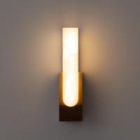 Applique murale linéaire moderne de luxe en faux albâtre, finition laiton brossé, extrémité arrondie, LED E26, lumière blanche chaude douce 2700K, pour salle de bain