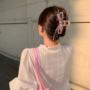 Venta al por Mayor de Pinzas de Pelo de Plástico con Lazo Grande Coreano de 13 cm, Pinzas de Pelo Grandes de Resina con Forma de Mariposa para Mujer - Product Image 3