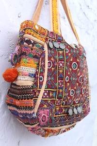 กระเป๋าแฟชั่นสไตล์ชนเผ่าบันจารา งานปะติดปะต่อแบบชนเผ่า ปักลายสวยงาม จุของได้เยอะ เหมาะสำหรับผู้หญิง ใช้ได้ทุกวัน ราคาขายส่ง - Product Image 4