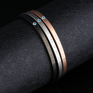 Accesorios personalizados de acero inoxidable para hombre, joyería de oro rosa en forma de C, letra pequeña, diamante, brazalete abierto, pulsera para pareja - Product Image 3