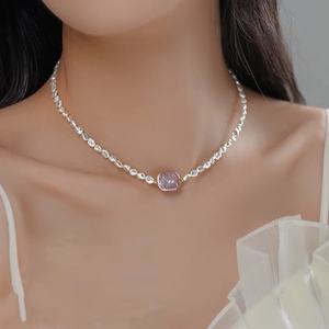 Collier pendentif baroque en perles de culture d'eau douce naturelles violettes pour femme, avec chaîne de clavicule, tendance 2025 - Product Image 2