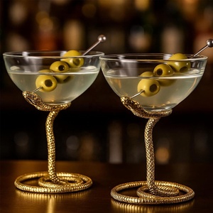 Verres à cocktail, verres à vin rouge, verres à whisky, design de luxe en or, inspiration reptile, décoration <span class=keywords><strong>serpent</strong></span> en métal. - Product Image 5