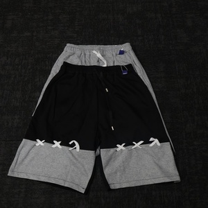 Shorts décontractés respirants pour hommes, gris et noir, avec blocs de couleur, design à lacets croisés et taille à cordon de serrage - Product Image 1