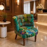 Großhandel Café Restaurant Akzentstuhl Kantha Patchwork Sessel Boho Einzelsofa Stoffbezug Holzbeine ISO 9001 OEM