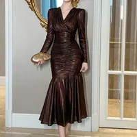 Robe de soirée plissée haut de gamme pour femme 2025 – Nouvelle collection printemps, col en V profond, dentelle, coupe ajustée, élégante, décontractée, longue, style sirène pour soirée
