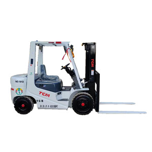 Montacargas Diésel Original TCM FD30 de 3 Toneladas, Altura de Elevación 3m, con Desplazador Lateral Hidráulico, Neumáticos Sólidos, Mástil de Dos Etapas, Motor Japonés - Product Image 1