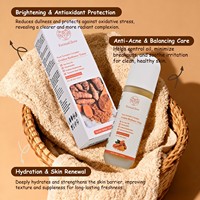 Tonique éclatant à la curcumine fermentée et à la niacinamide pour éclaircir la peau terne, équilibrer le sébum et rafraîchir le teint avec une hydratation douce