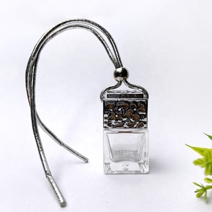 Diffusore di Profumo per <span class=keywords><strong>Auto</strong></span> di Alta Qualità con Ciondolo in Vetro per Oli Essenziali, Tappo in Legno e Cordino - Product Image 4