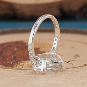 Bagues en diamant de luxe provenant de collections de joaillerie fine, offrant des styles uniques, un savoir-faire exceptionnel et une brillance éclatante - Product Image 5