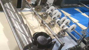 Machine de fabrication de croissants surgelés CE 40g, machine de mise en forme de rouleaux croissants crus, machine de boulangerie pour les entreprises - Product Image 2