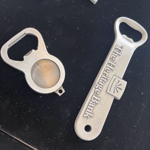 Ouvre-bouteille manuel 3D en alliage de zinc, design moderne vietnamien, moulage de haute qualité, fabriqué au Vietnam, ustensile de cuisine, souvenir - Product Image 5