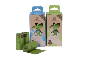 Sacs à déjections canines portables, résistants et imperméables, 16 rouleaux, noirs, bio-sourcés, écologiques, avec poignées - Product Image 1