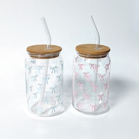 Gobelet en verre personnalisé avec nœud papillon, impression UV du logo, couvercle en bambou et paille, idéal pour les cadeaux d'entreprise ou les souvenirs d'anniversaire