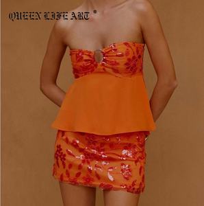 Conception de T-shirts pour femmes 2025 Lettre d'amour à paillettes rouges Saint Valentin T-shirt brodé à paillettes Paillettes pour T-shirt - Product Image 3