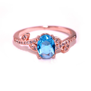 Anello da Donna con Design Floreale Semplice e Alla Moda, Tono Rosa Caldo, Anello Aperto, Accessorio Gioiello Quotidiano - Product Image 2
