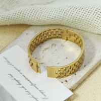 Ensemble de bracelets joncs en acier inoxydable plaqué or 0,1 mm d'épaisseur pour femme, empilables, étanches, inaltérables, cadeau élégant