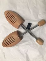Embauchoir en bois artisanal Lotus