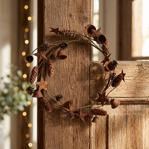Corona navideña rústica con piñas, estrellas y campanas, flores decorativas de madera natural hechas a mano, sin iluminación, de una sola pieza - Product Image 3