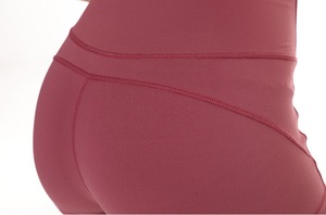 Shorts de compression en nylon et spandex pour femmes personnalisés pour le cyclisme - Product Image 5