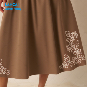 Vestido Midi Casual Fluido de Manga Corta con Cuello en V y Bordado Floral de Leopardo para Mujer, Ideal para Uso Diario, Fiestas y Oficina - Product Image 4