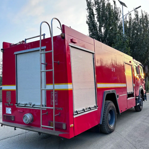 Camion-citerne diesel HOWO 6x4 neuf, télécommandé, capacité supérieure à 10 000 L, avec outils, à vendre - Product Image 4