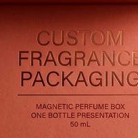 Boîte à parfum rigide de style livre rouge magnétique premium sur mesure pour une seule bouteille, présentation pour emballage de parfum personnalisé