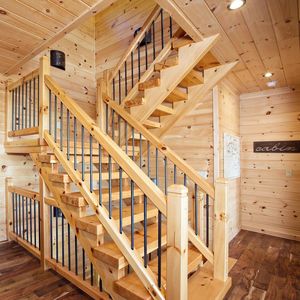 Escalera Rústica para Cabaña <span class=keywords><strong>de</strong></span> Madera TL, Peldaños <span class=keywords><strong>de</strong></span> Madera <span class=keywords><strong>de</strong></span> Pino Natural, Barandillas <span class=keywords><strong>de</strong></span> Hierro Negro, Escalera Estilo Rústico para Cabaña <span class=keywords><strong>de</strong></span> Madera - Product Image 1