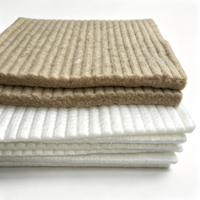 Matériau de rembourrage creux en fibres courtes de polyester respirant pour couches de confort de matelas et de canapés (recyclable)