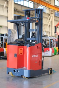 מלגזה חשמלית מותאמת אישית 3 טון עם תלת-מוטות, בעלת יכולת הרמה גבוהה, עם מזלגות נשלפים לתעשיית המזון - Product Image 4