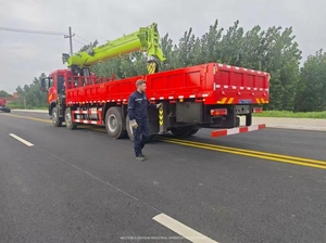 Grue montée sur véhicule HOWO 8x4, grue mobile à bras télescopique 16T, camion-grue Zoomlion, faible coût d'entretien, garantie - Product Image 5