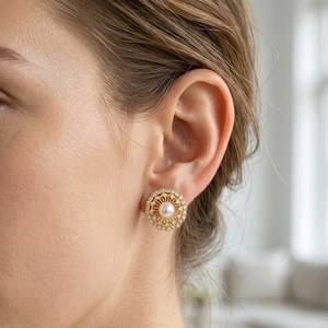 Boucles d'oreilles clous tournesol en zircone sertie de diamants, monture closée en or 14 carats, bijoux de mode pour mariage EDB-077 - Product Image 1