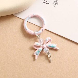 귀여운 나비 펜던트 키체인 DIY 금속 라이트 키체인 만화 스타일 실크스크린 프린팅 - Product Image 1