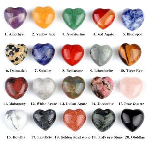 Pierres précieuses en cristal de quartz mini coeur naturel fait à la main 15mm petite bouffée coeur décor pierre de poche et cadeau de yoga - Product Image 2