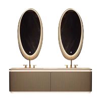 Meuble-lavabo de salle de bain moderne en bois blanc avec éclairage intelligent anti-buée, double vasque et miroir