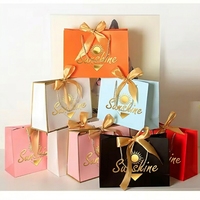 Sacs en papier blancs de luxe recyclables pour boutiques, personnalisables avec logo, fermeture magnétique UV, pour emballage cadeau cosmétique et artisanat, vente en gros