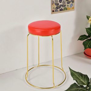 כסא שרפרף קל משקל, מתקפל וחוסך מקום, עם רגלי מתכת בצבע זהב זולות ומושב עור, מתאים למסעדות, בתי מלון, משרדים ובתים. - Product Image 3