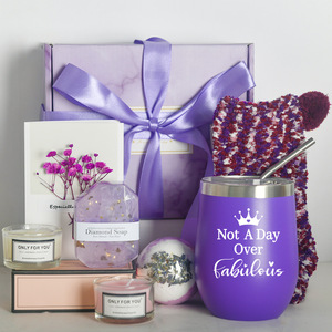 Set regalo di lusso viola presto bene con nastro per bomba da bagno saponetta con carta di fiori Set regalo da donna di San Valentino - Product Image 1